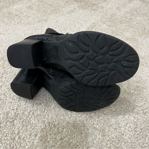 Born Women’s Black Leather Zip Heeled Boots Size 7, 38 D17303 Side Zip, - Picture 11 of 16